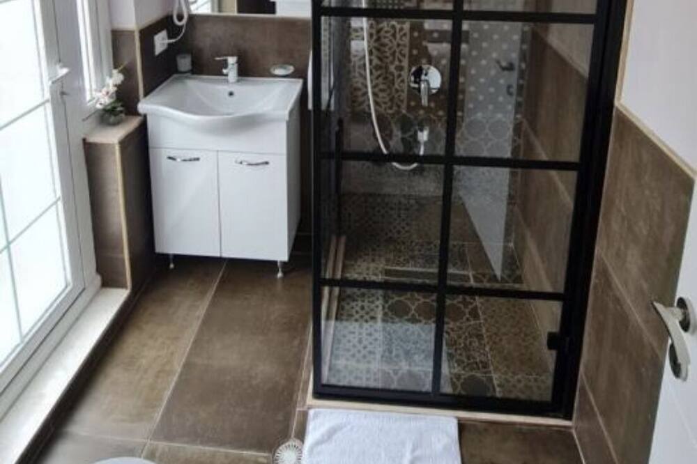 Photo of Bathroom in Permet
