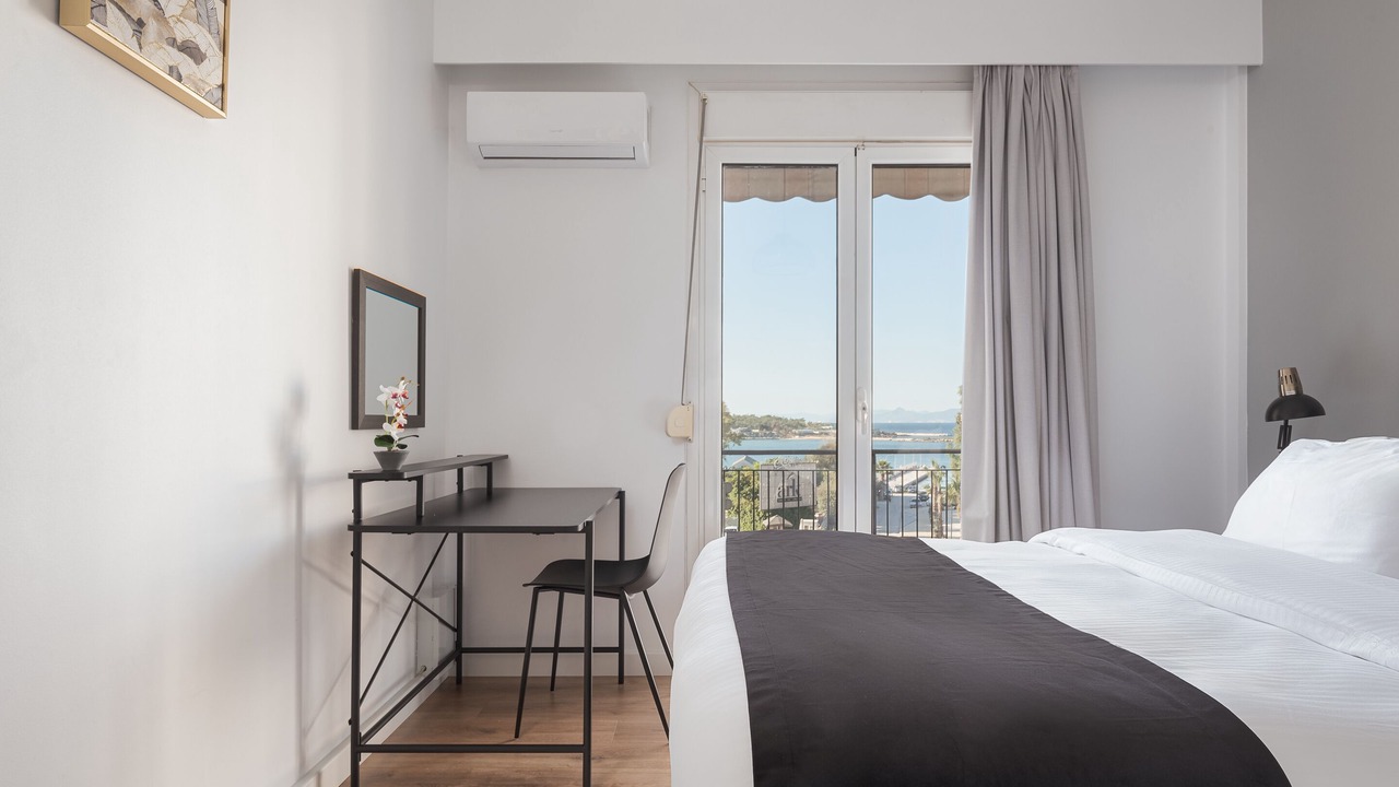 Photo of Bedroom in Glyfada