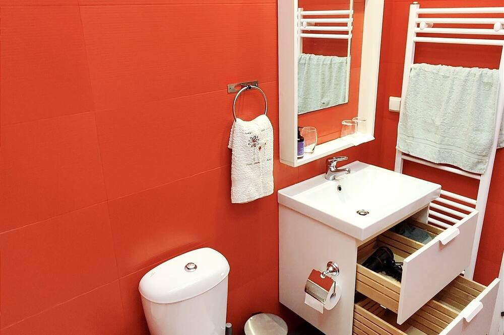 Photo of Bathroom in Galatsi