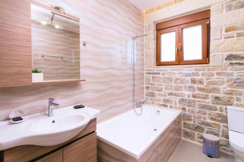 Photo of Bathroom in Kamilari