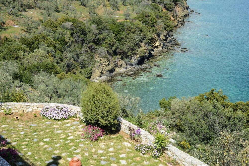 Photo of Outdoor in Sourpi