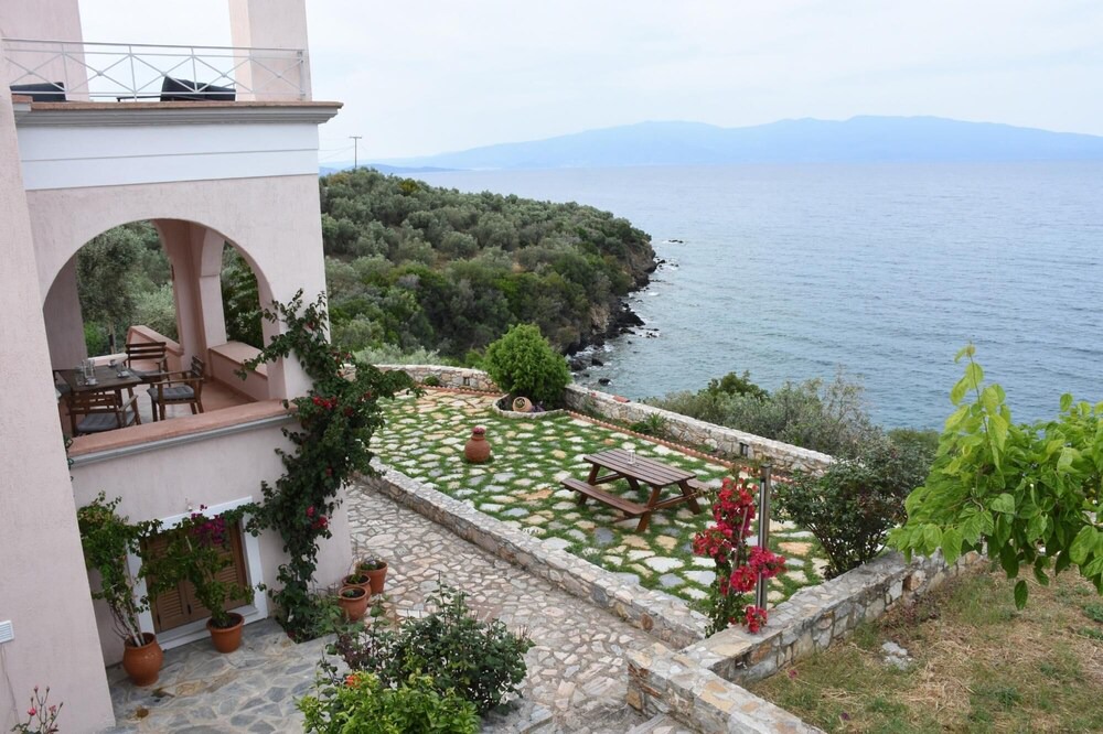 Photo of Outdoor in Sourpi