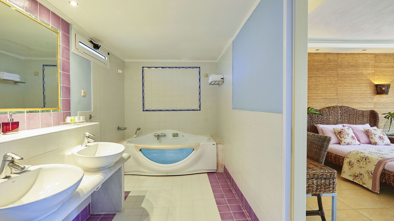 Photo of Bathroom in Ormos Prinou