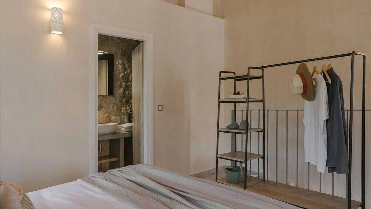 Photo of Bedroom in Frourion