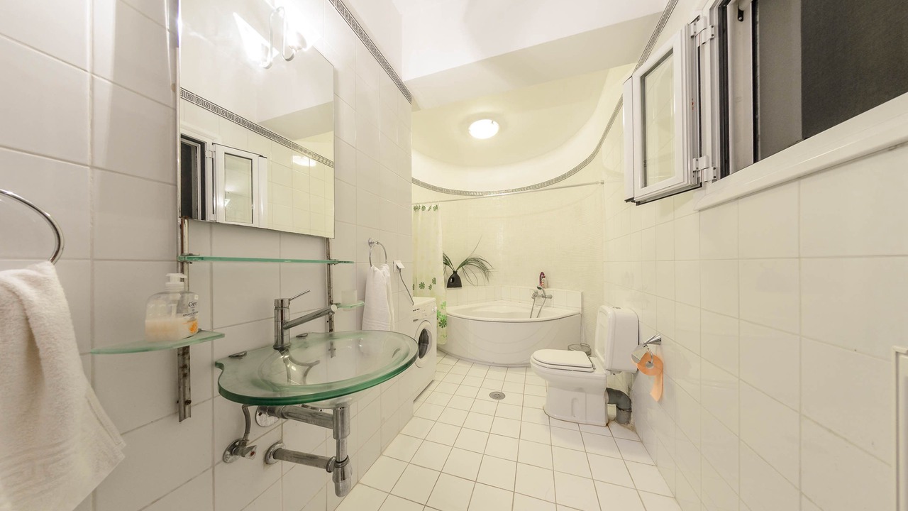 Photo of Bathroom in Akrotiri