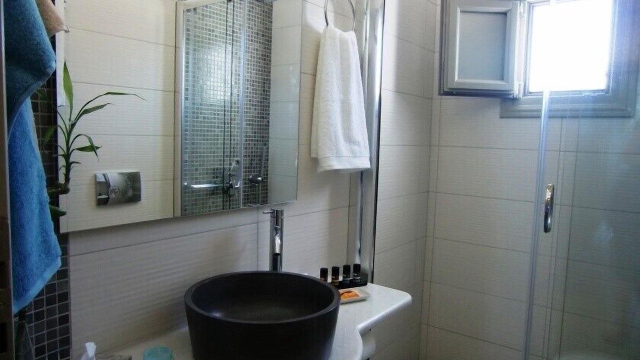 Photo of Bathroom in Fira