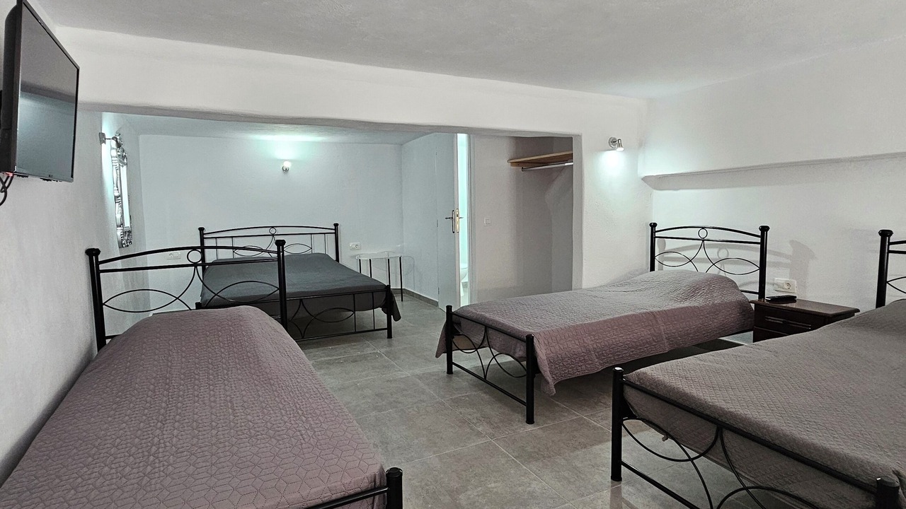 Photo of Bedroom in Exo Gialos