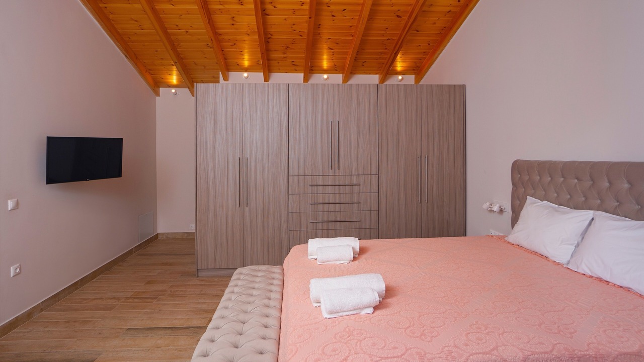 Photo of Bedroom in Petaleia