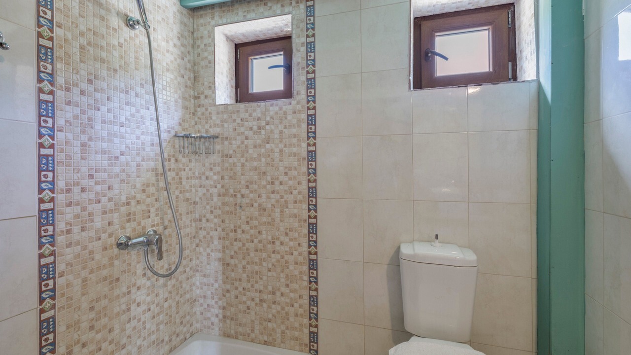 Photo of Bathroom in Kato Simi