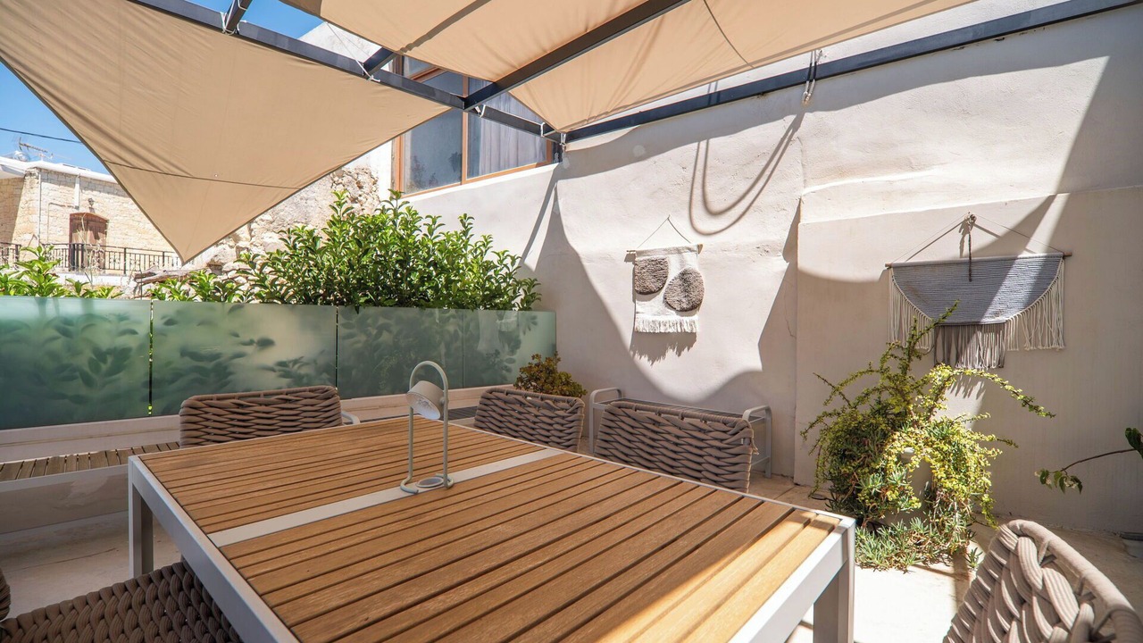 Photo of Patio Balcony in Nipos