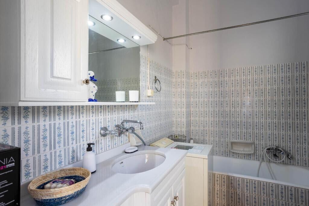 Photo of Bathroom in Diasella