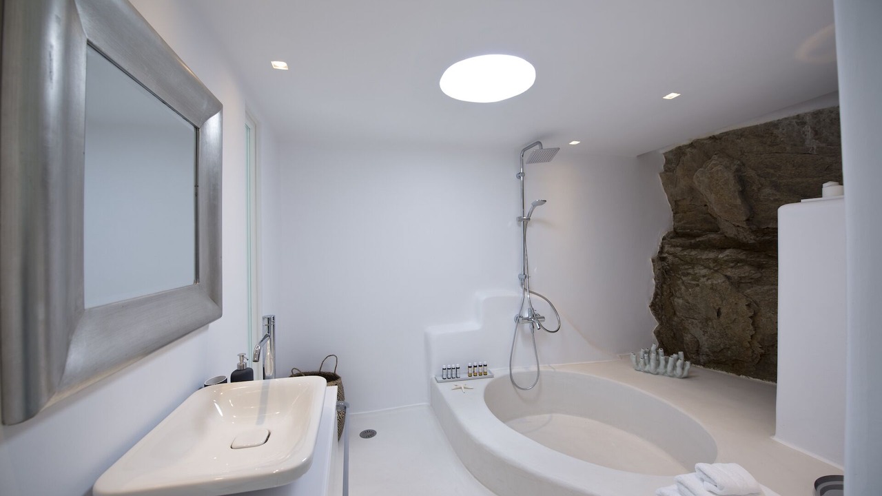 Photo of Bathroom in Tourlos