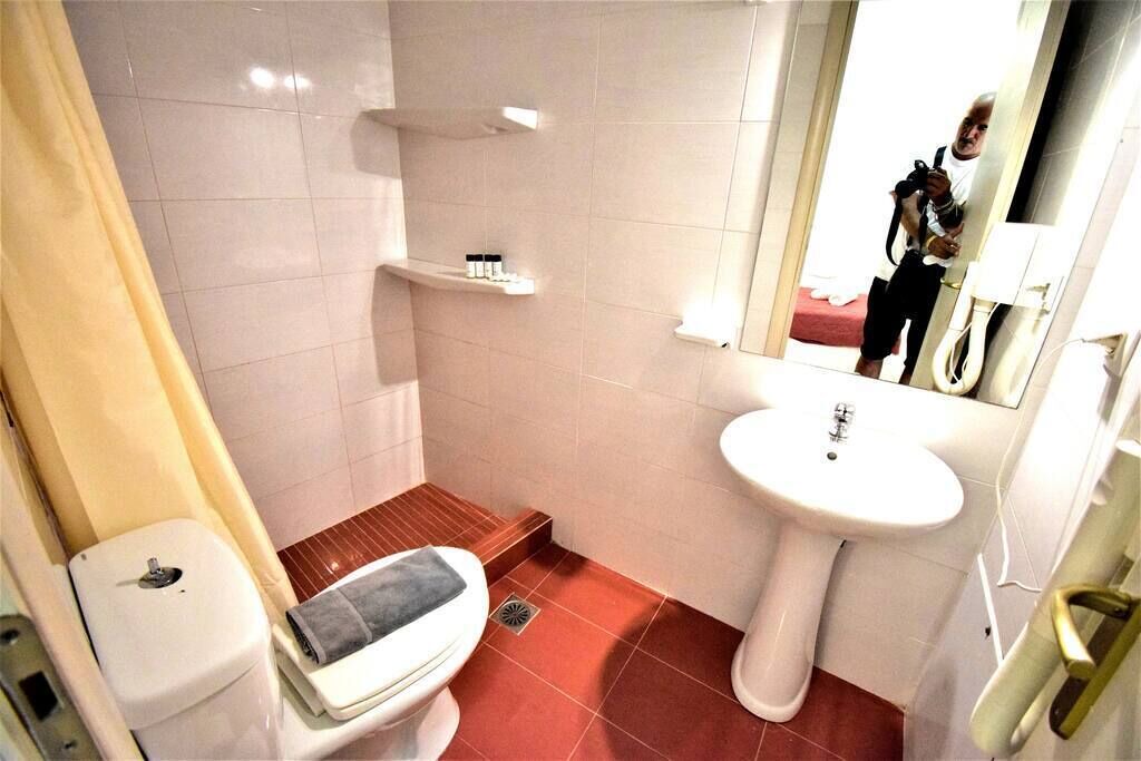 Photo of Bathroom in Glastros