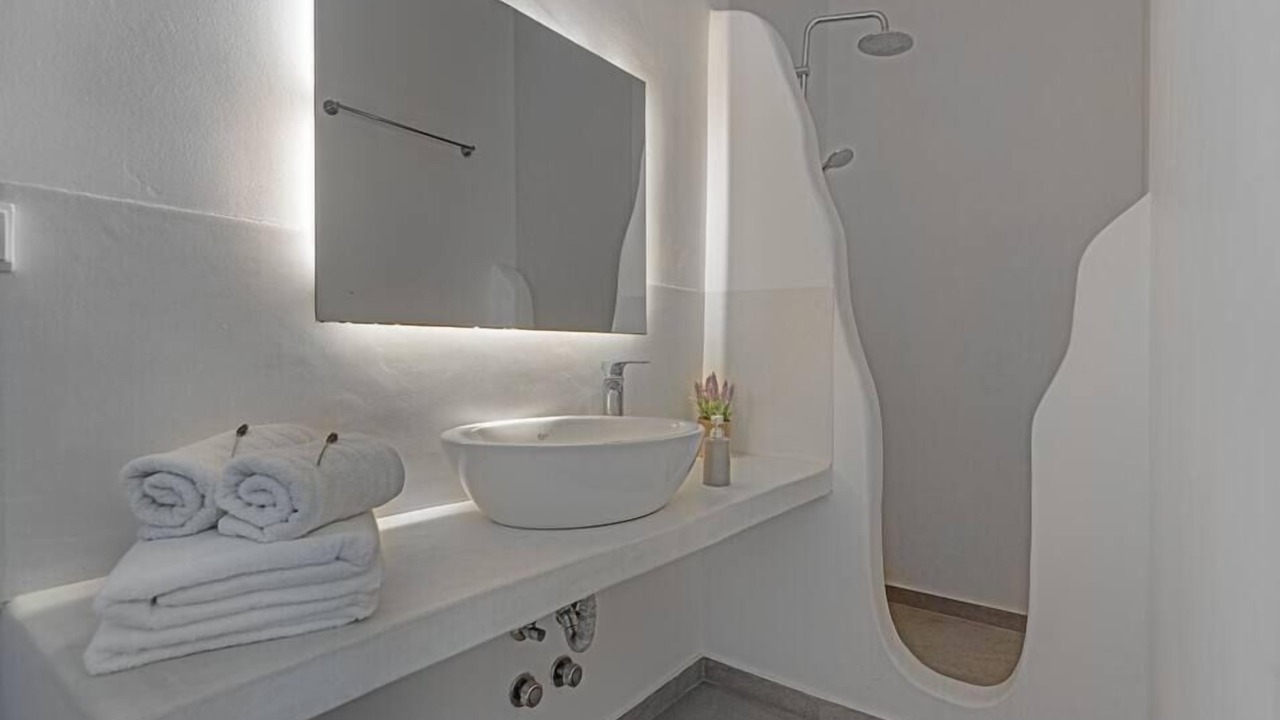 Photo of Bathroom in Glastros