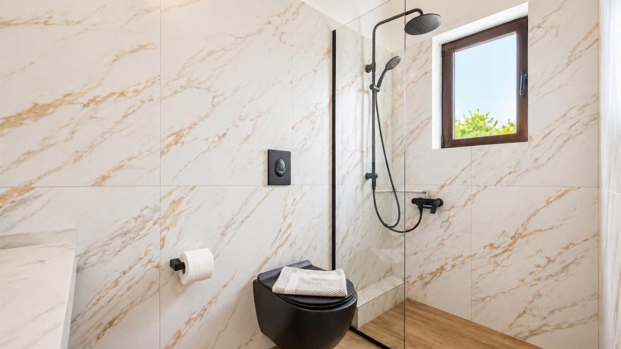 Photo of Bathroom in Maroulas