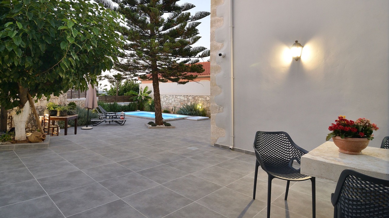 Photo of Outdoor in Tzitzifes