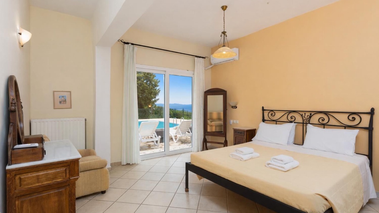 Photo of Bedroom in Petaleia