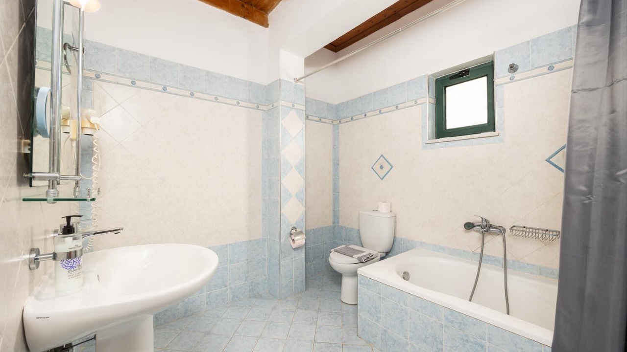 Photo of Bathroom in Fragkokastello
