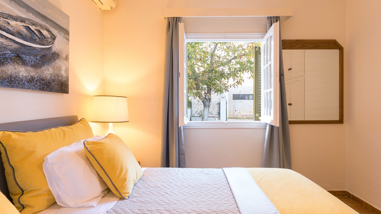 Photo of Bedroom in Petaleia