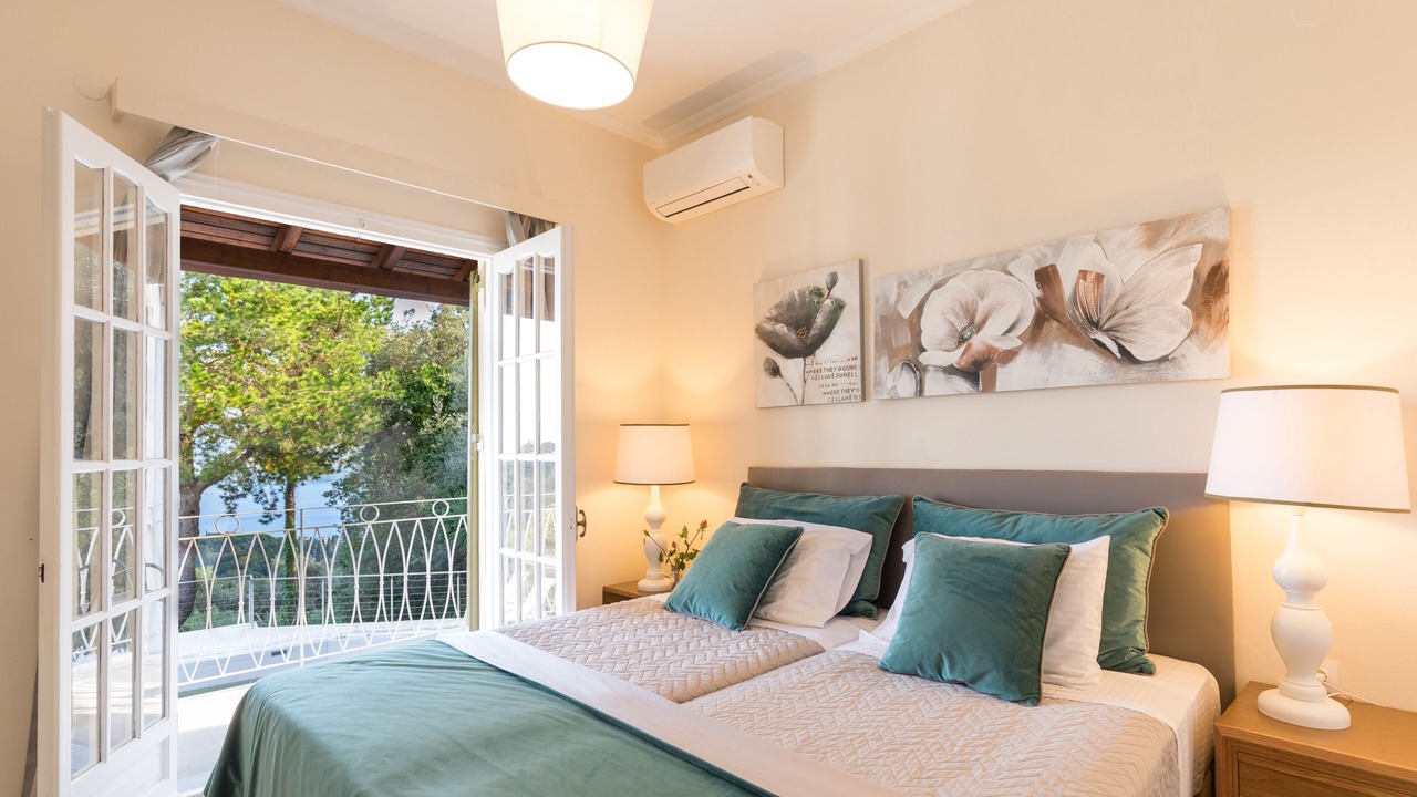 Photo of Bedroom in Petaleia