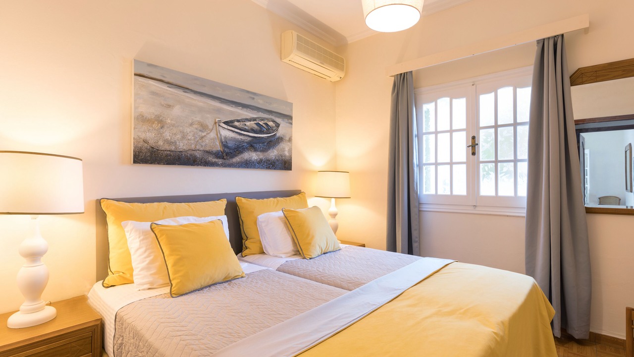 Photo of Bedroom in Petaleia