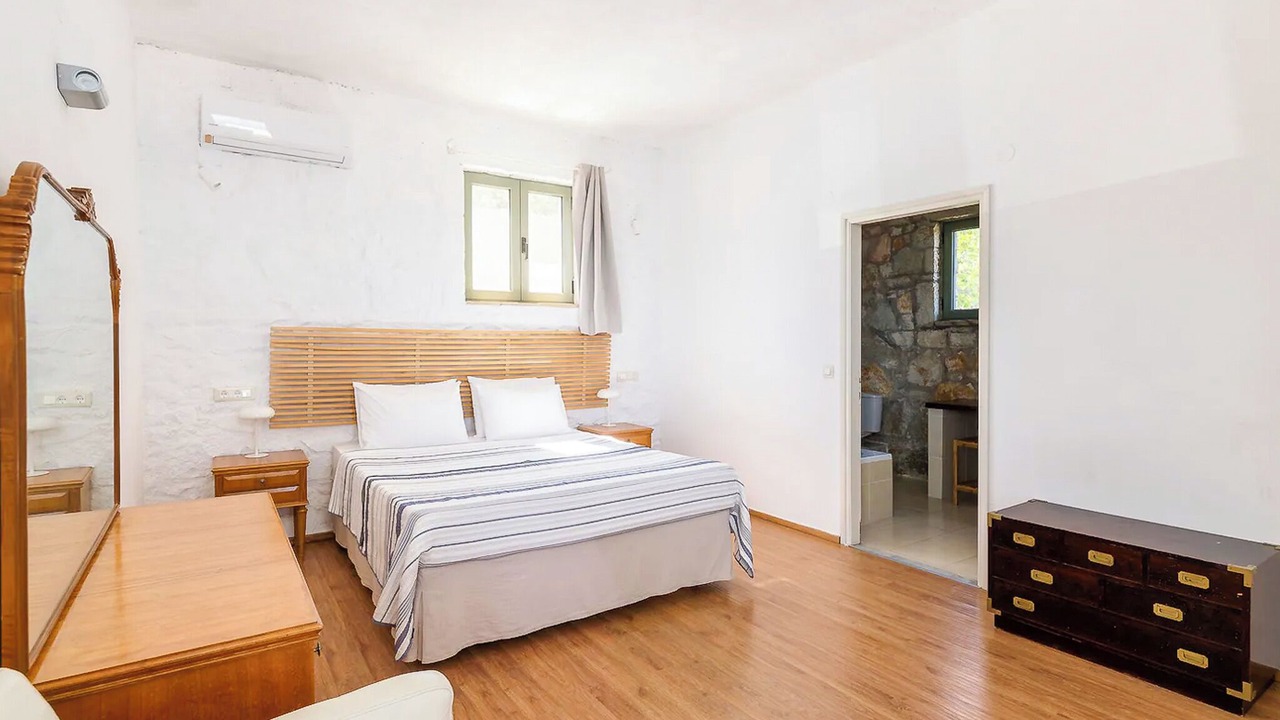 Photo of Bedroom in Petaleia