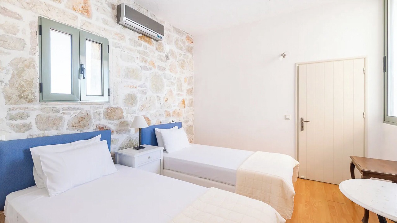 Photo of Bedroom in Petaleia