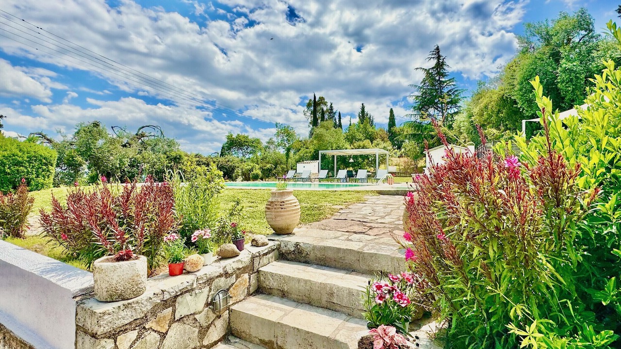 Photo of Outdoor in Petaleia