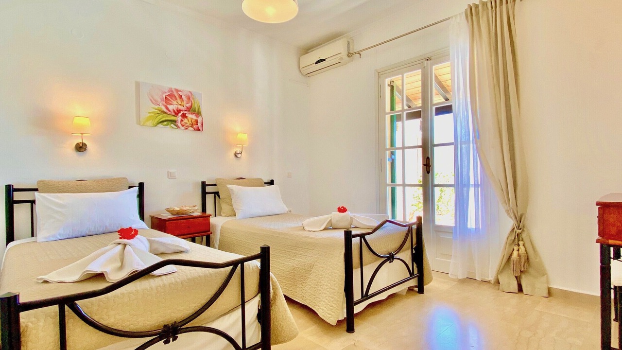 Photo of Bedroom in Petaleia
