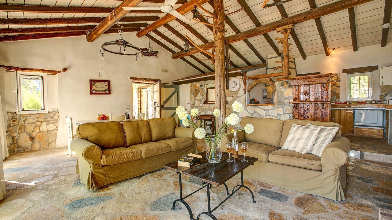 Photo of Livingroom in Petaleia