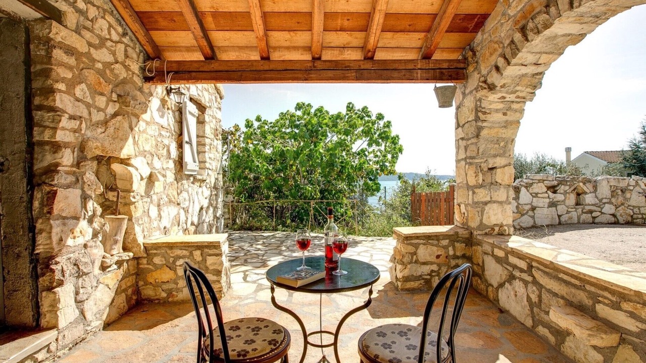 Photo of Outdoor in Petaleia