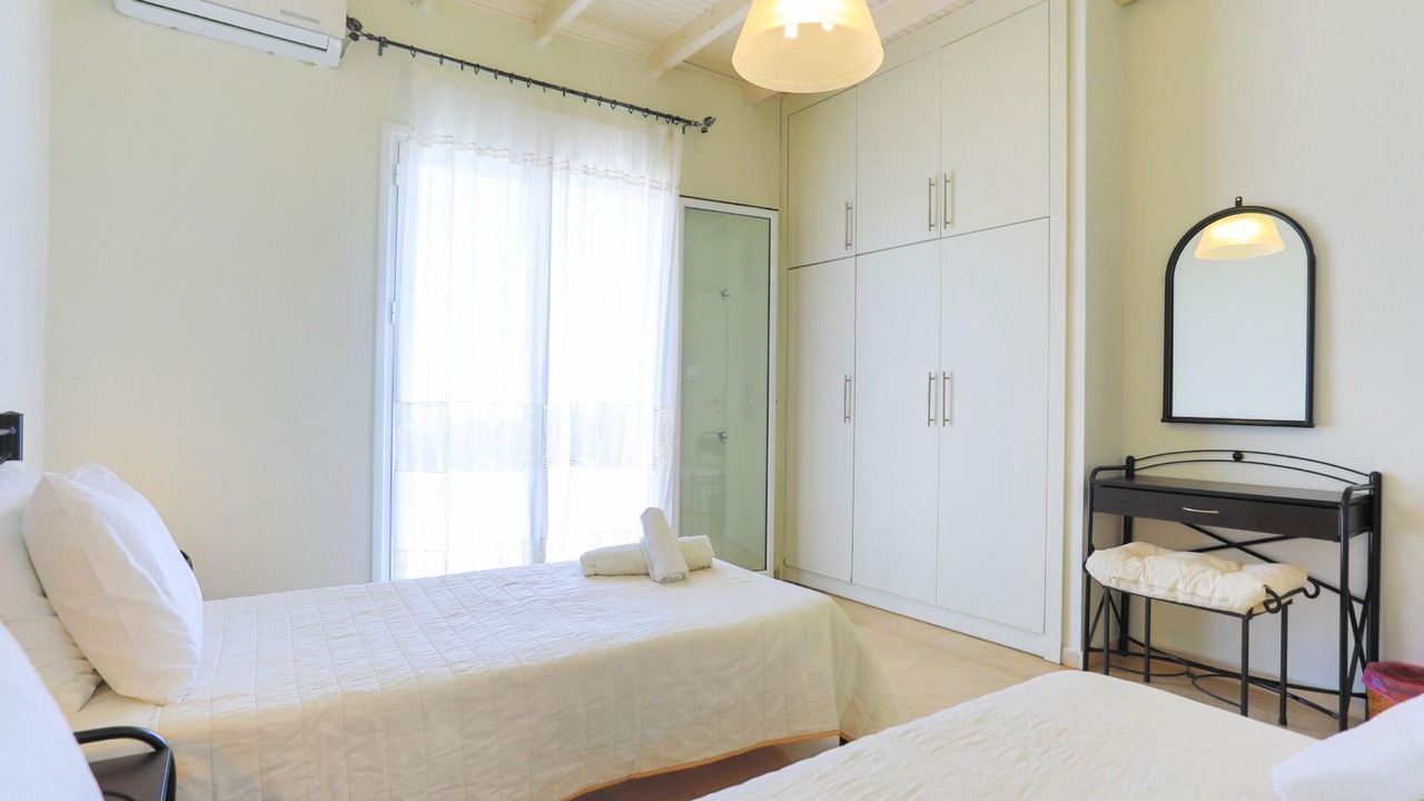 Photo of Bedroom in Petaleia