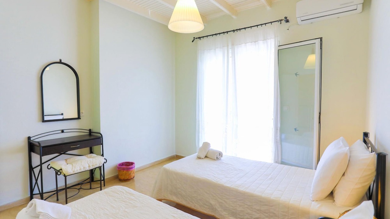 Photo of Bedroom in Petaleia