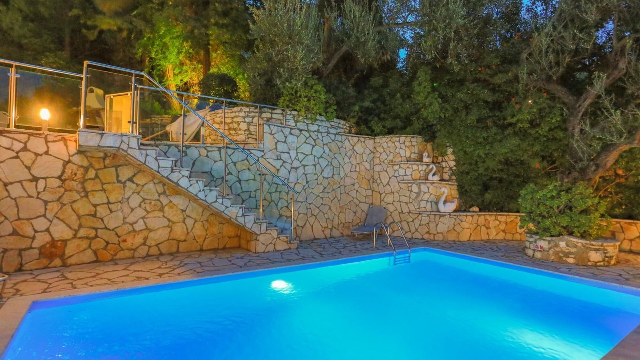 Photo of Outdoor in Petaleia