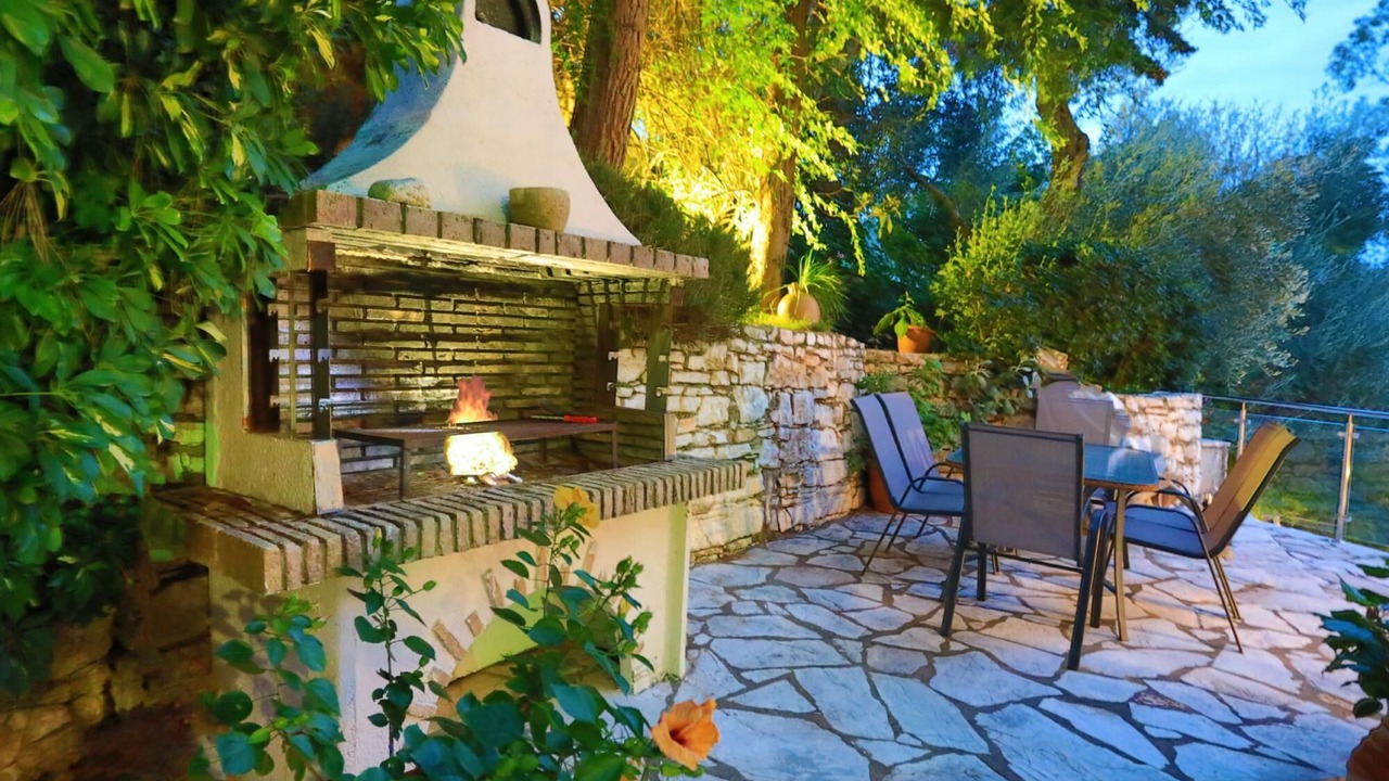 Photo of Outdoor in Petaleia