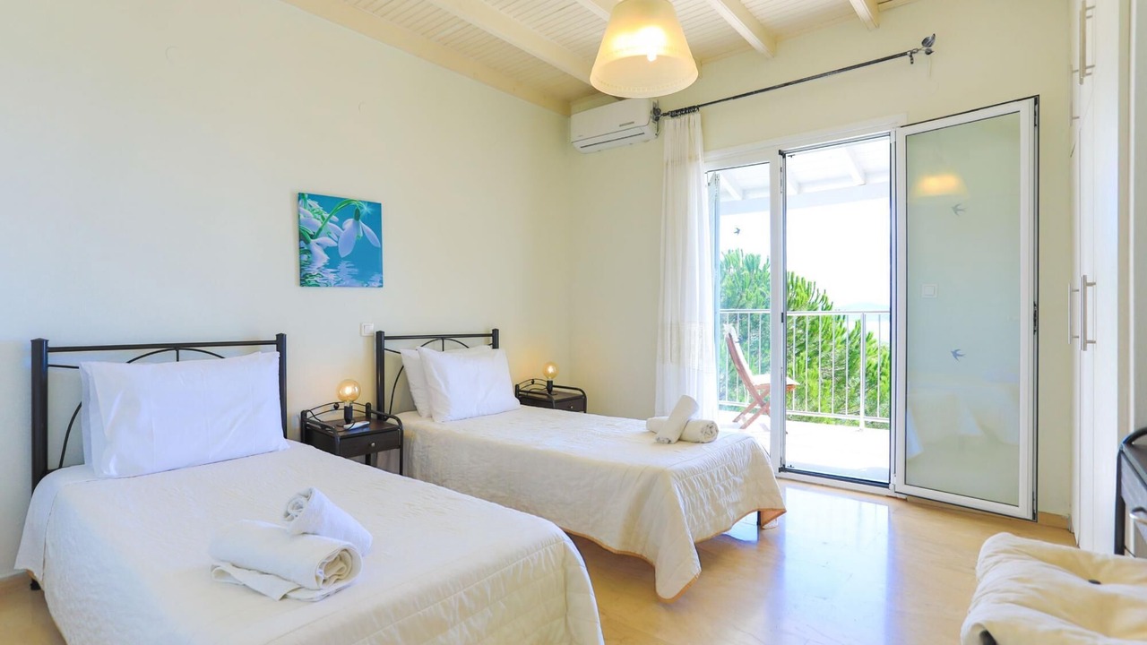 Photo of Bedroom in Petaleia