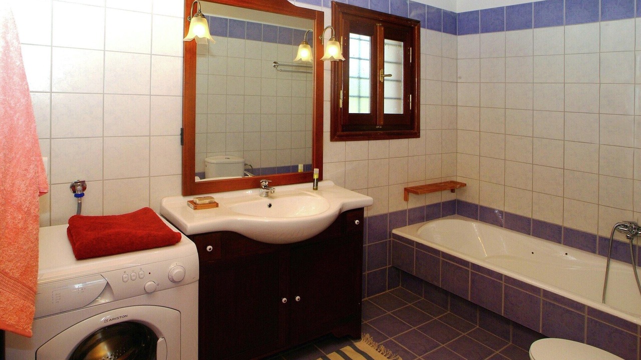 Photo of Bathroom in Atsipópoulon