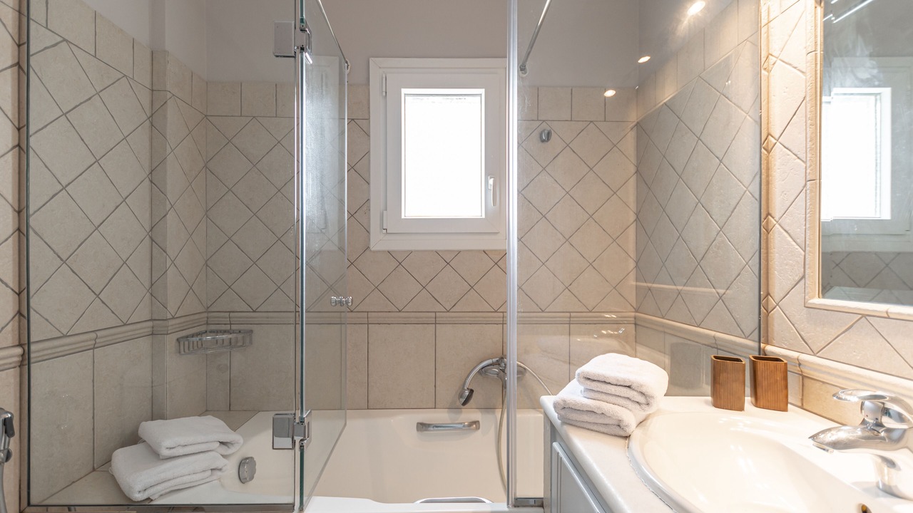 Photo of Bathroom in Glinado