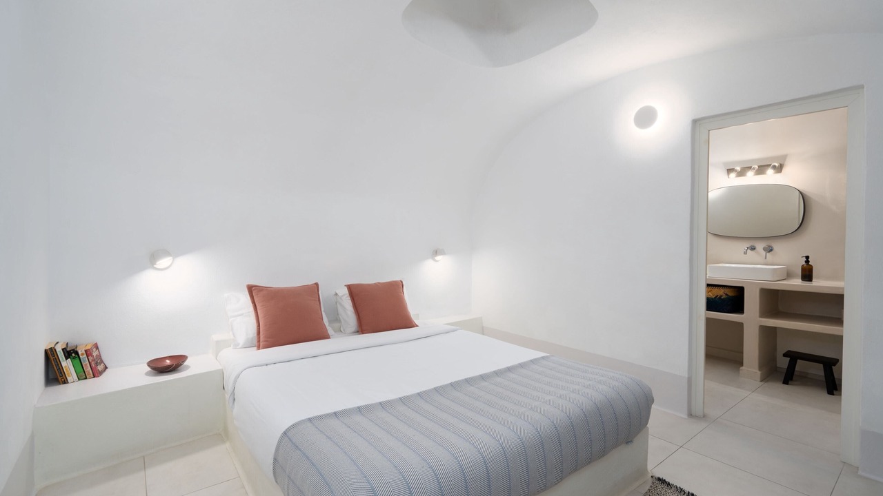 Photo of Bedroom in Oia