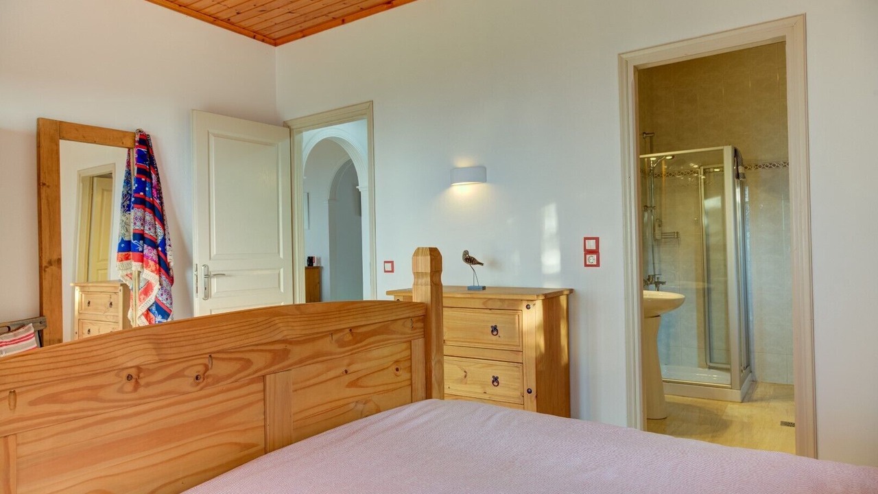 Photo of Bathroom in Petaleia