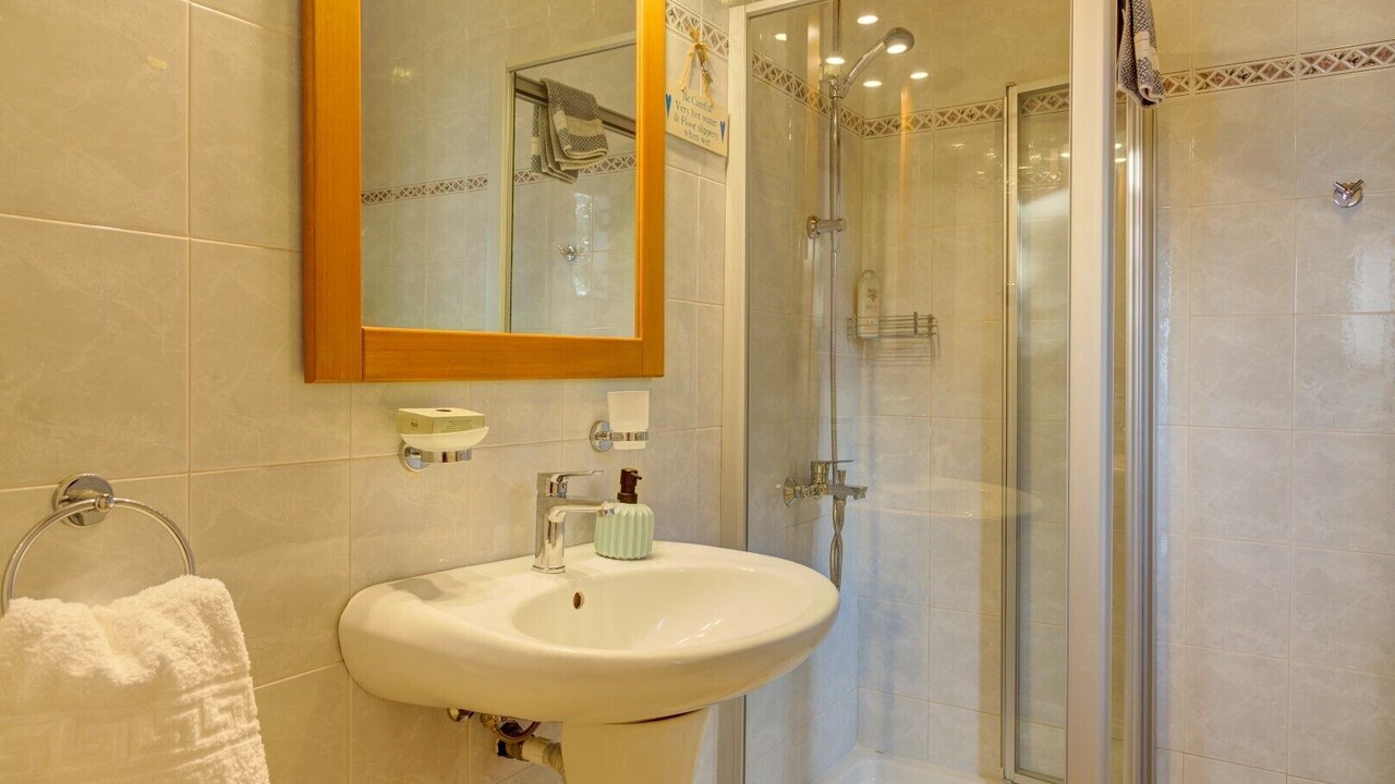 Photo of Bathroom in Petaleia