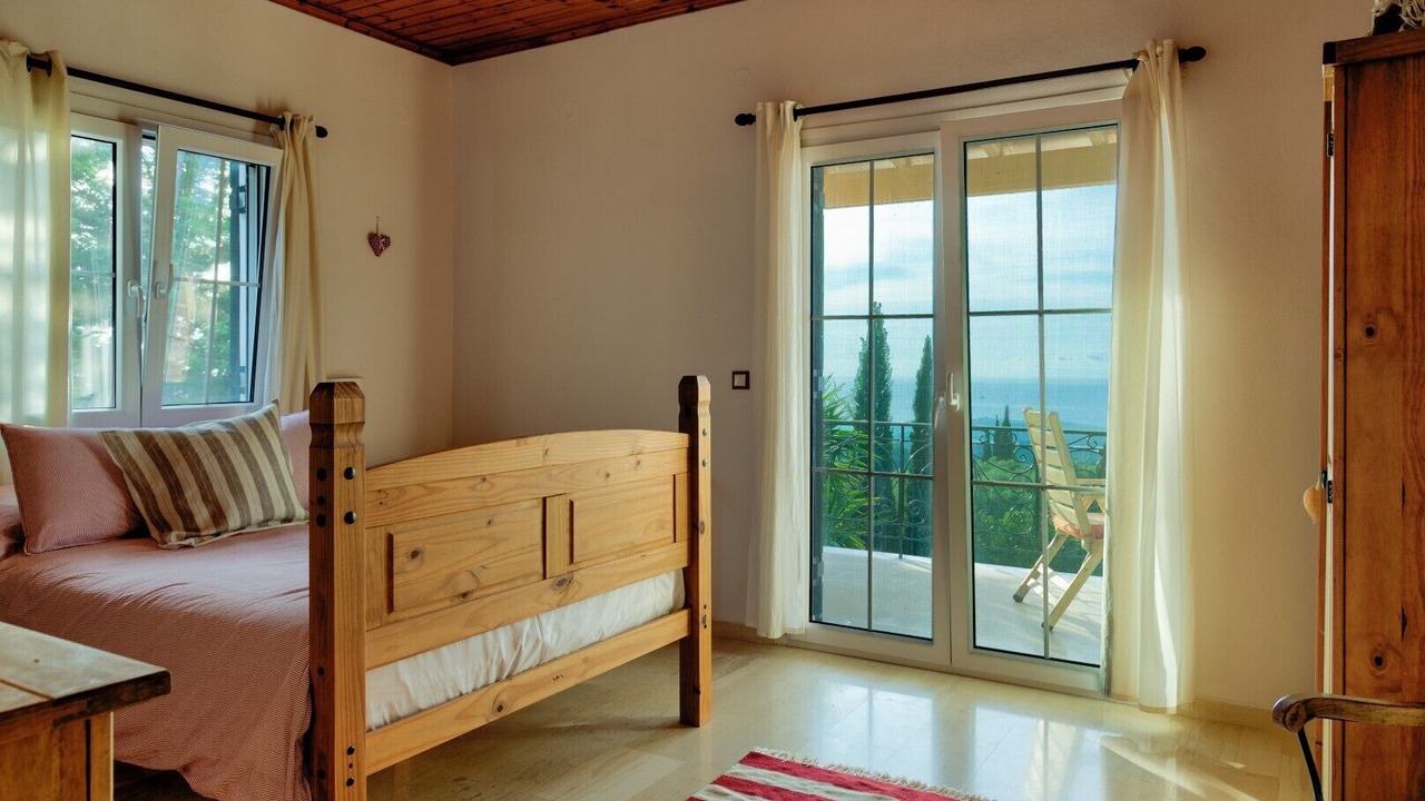 Photo of Bedroom in Petaleia