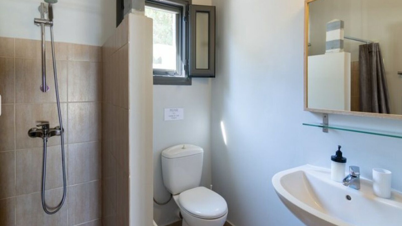 Photo of Bathroom in Makratika