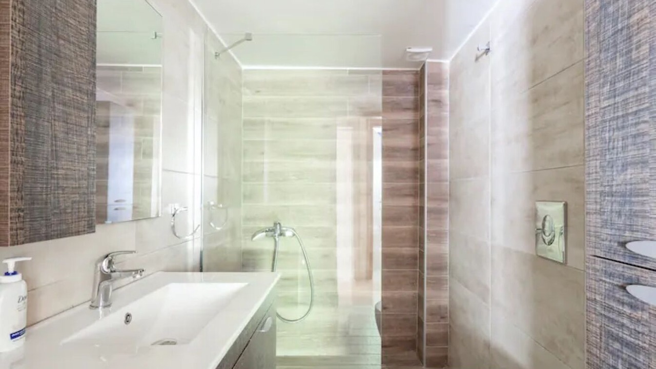 Photo of Bathroom in Nea Smirni