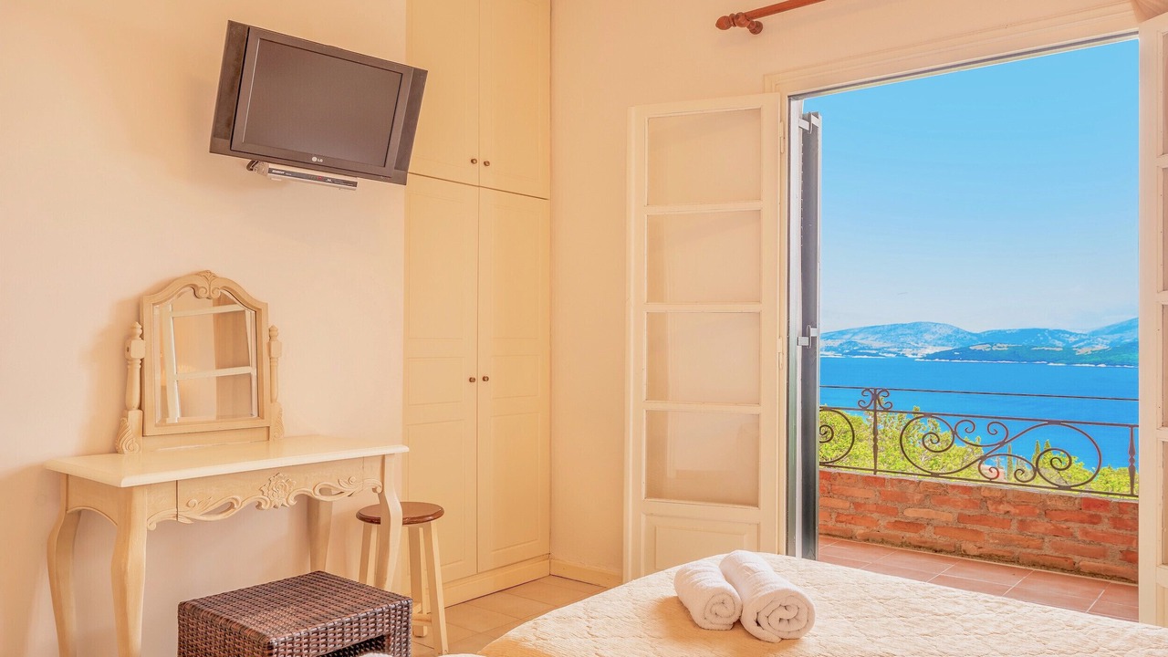 Photo of Bedroom in Petaleia