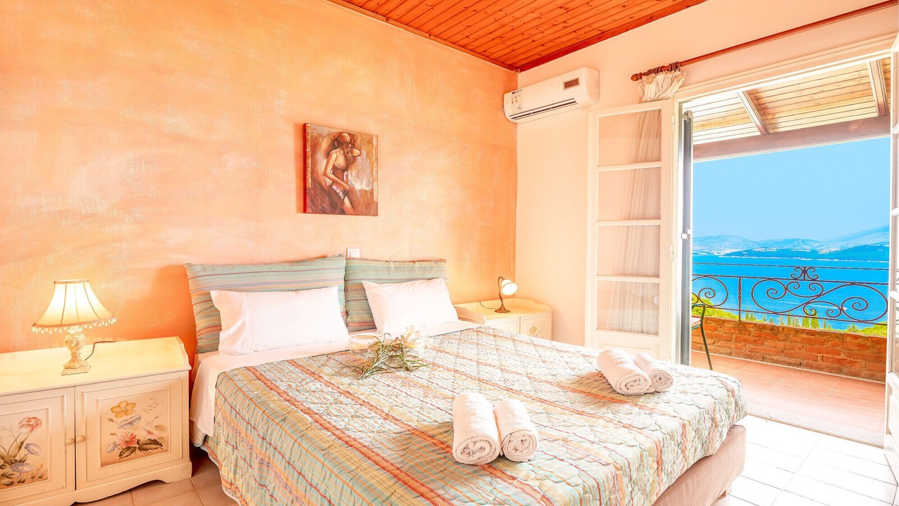 Photo of Bedroom in Petaleia