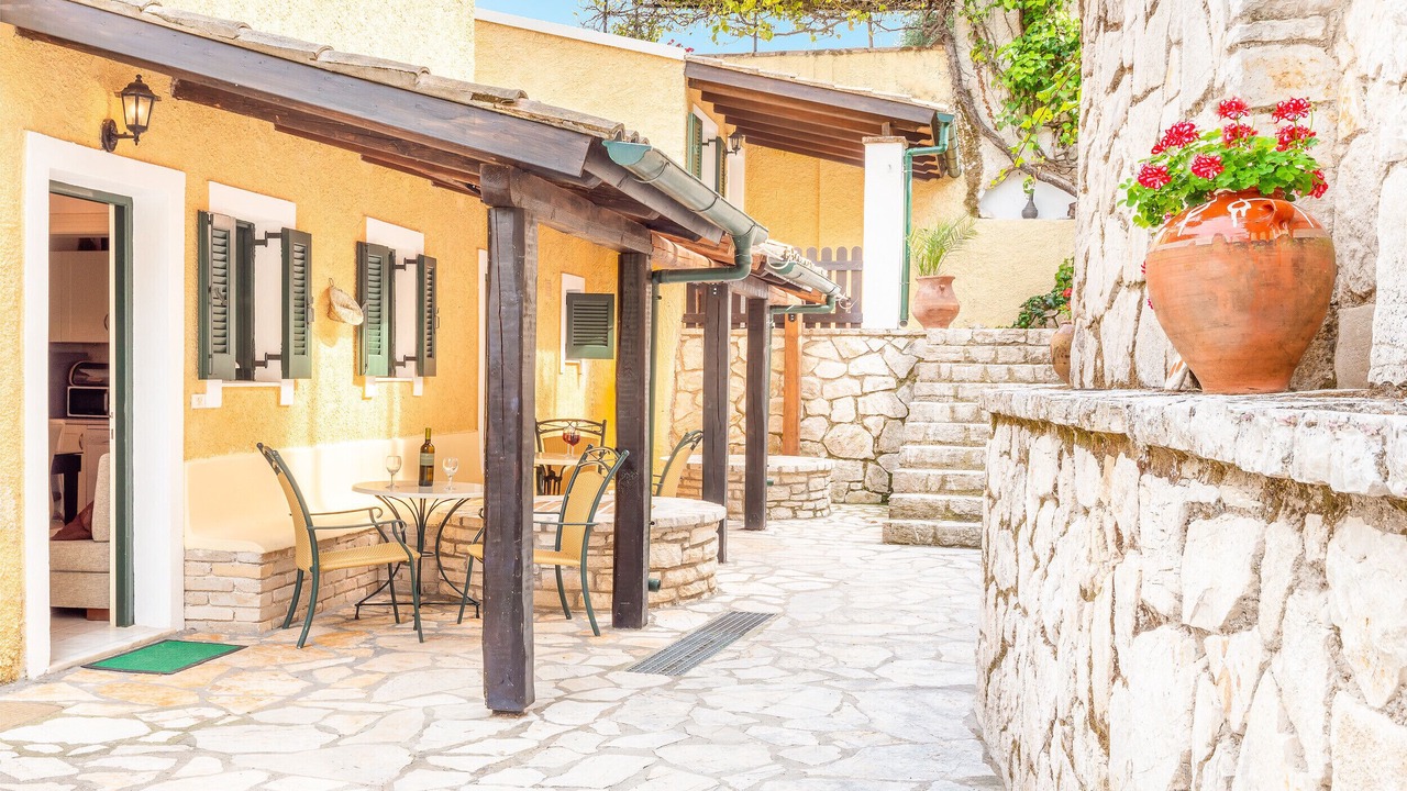 Photo of Outdoor in Petaleia