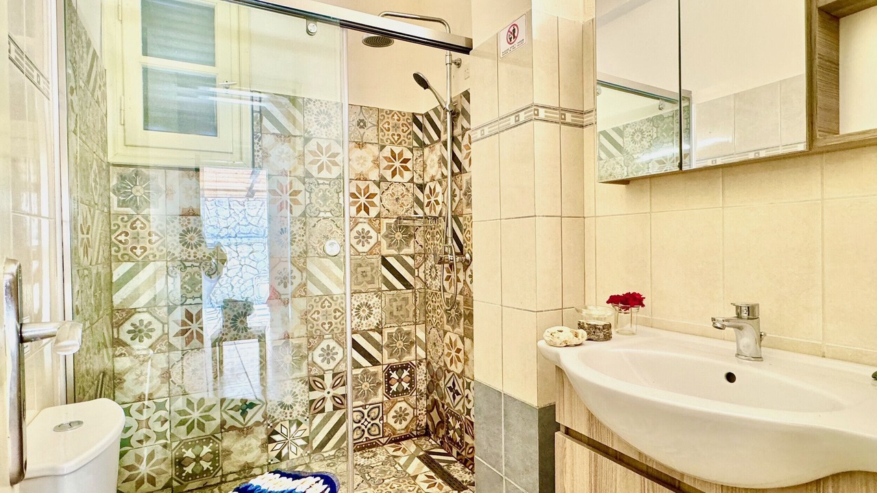 Photo of Bathroom in Petaleia