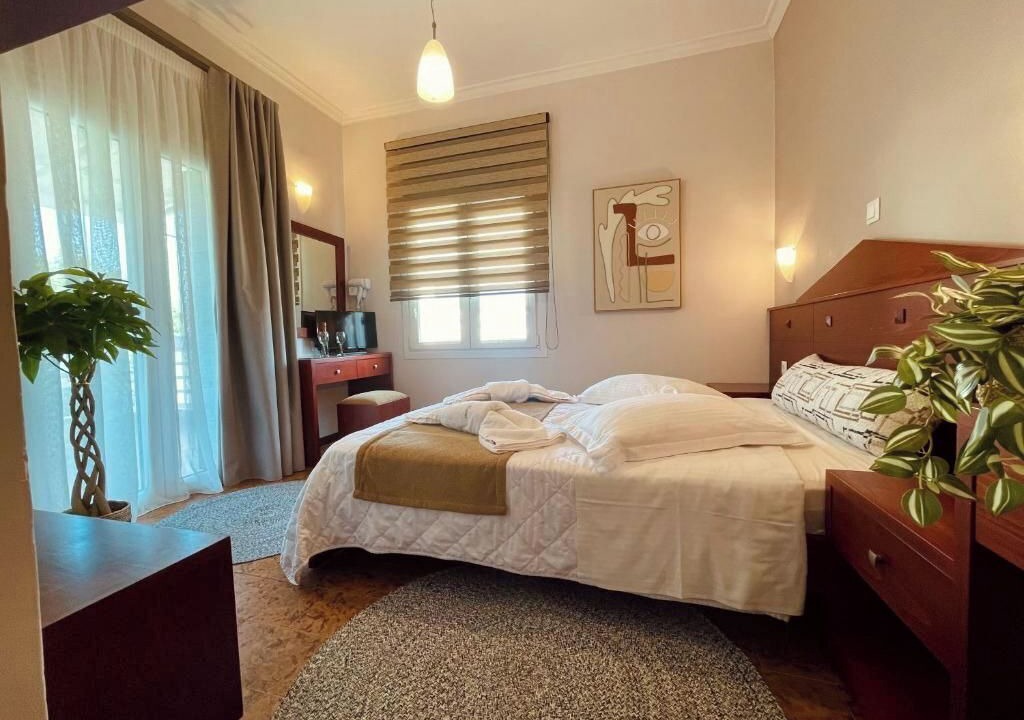 Photo of Bedroom in Adamas