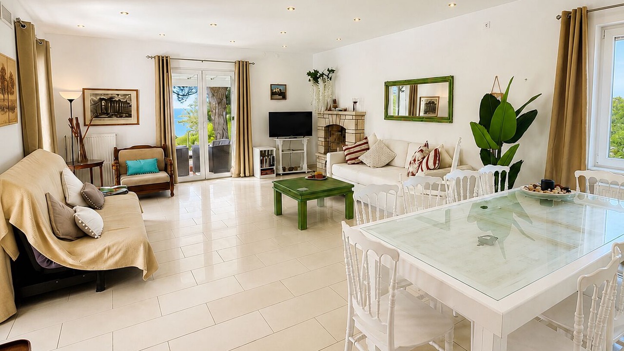 Photo of Livingroom in Glyfada